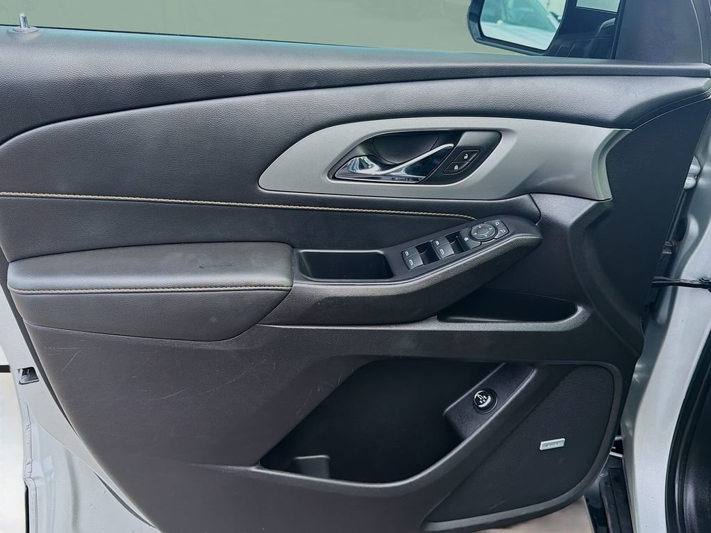 Used 2021 Chevrolet Traverse RS image 23