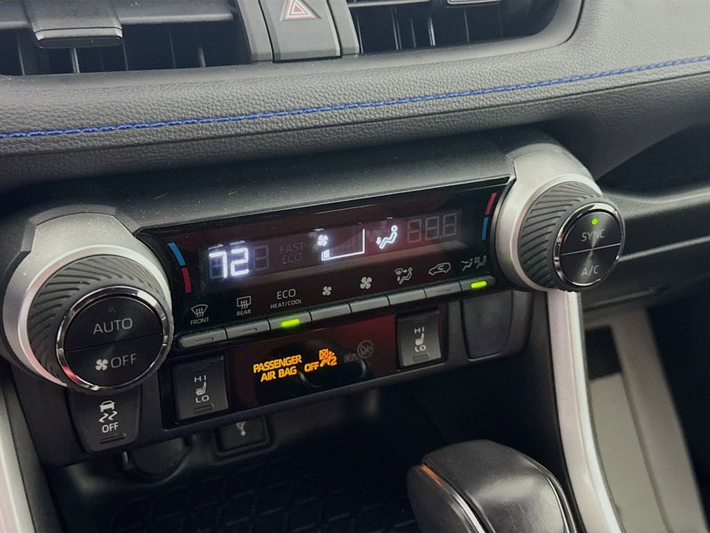 Used 2022 Toyota RAV4 SE image 14