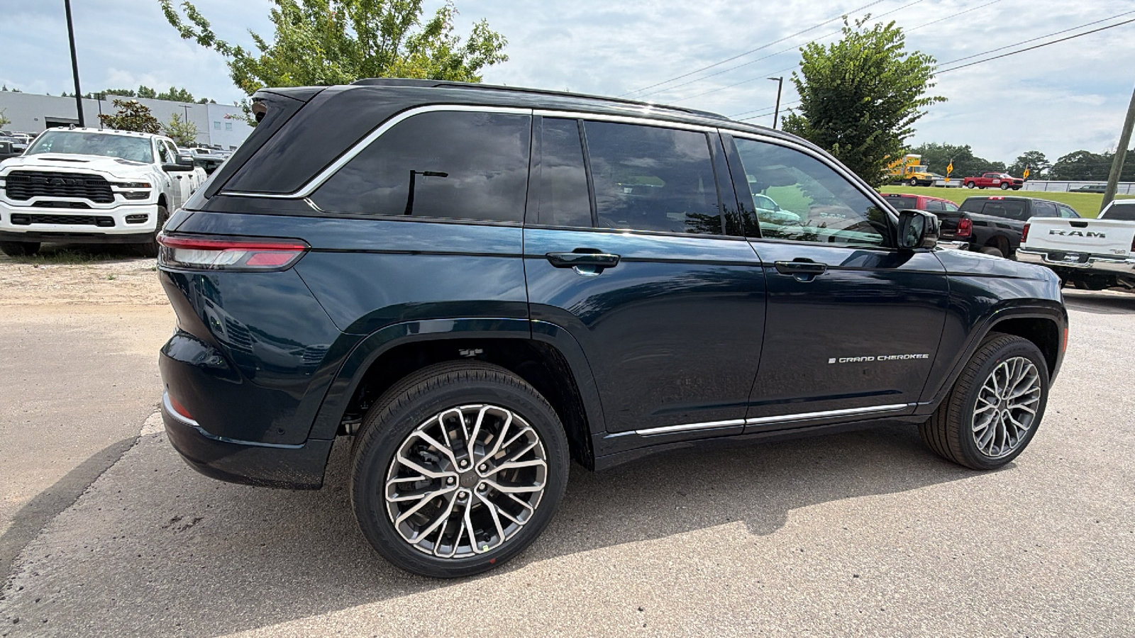 New 2026 Jeep Grand Cherokee Summit AWD/4WD image 8
