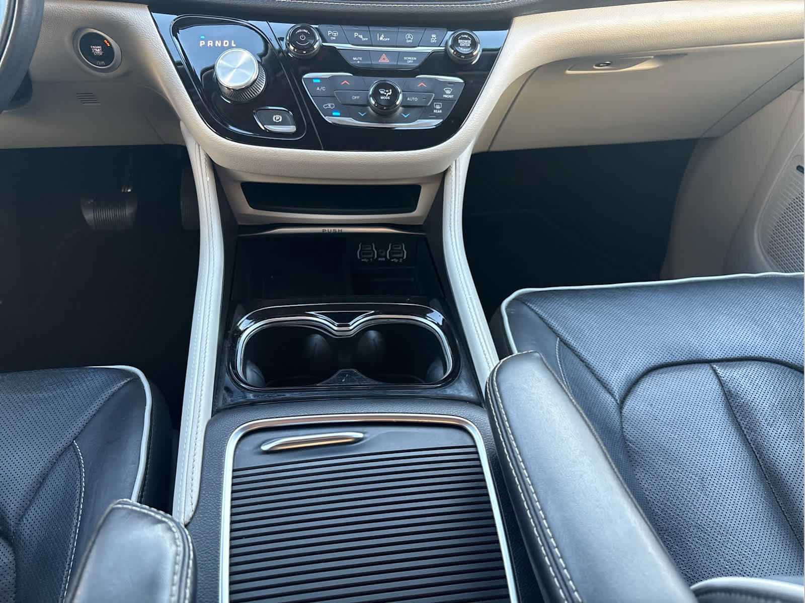 Used 2022 Chrysler Pacifica Limited FWD image 22