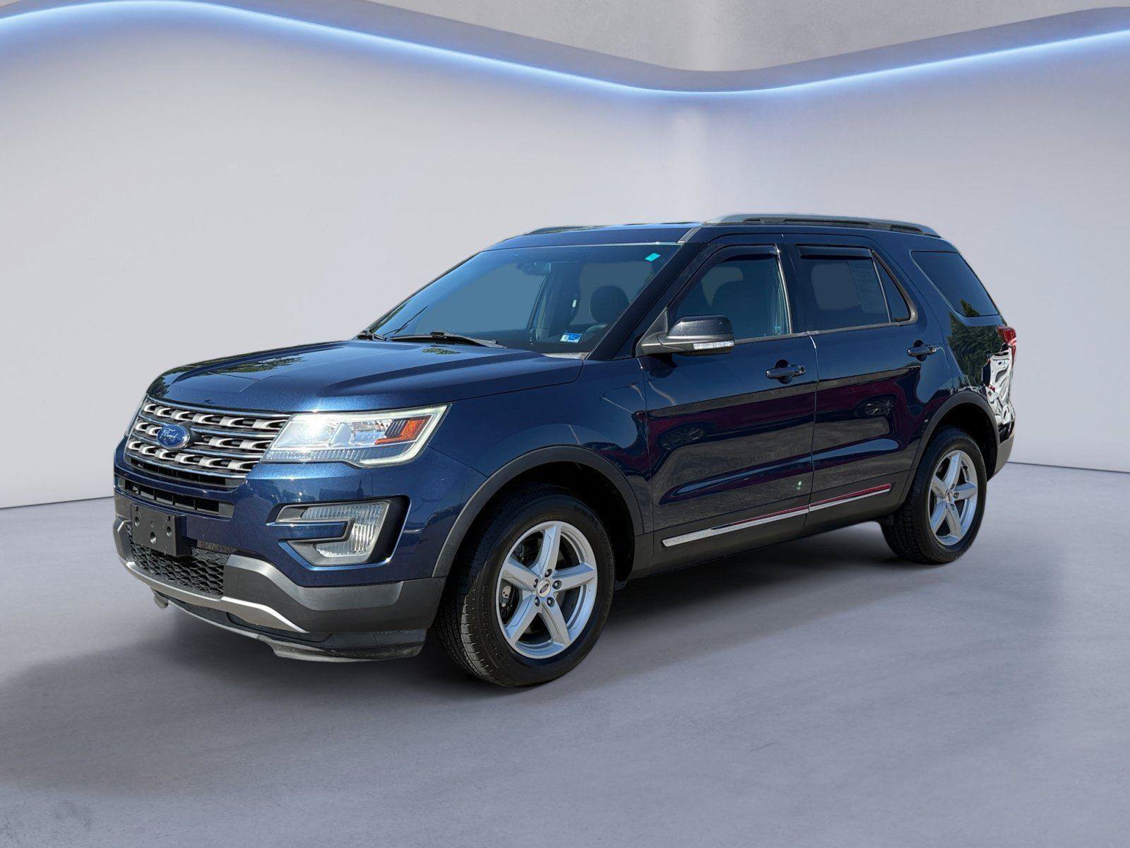 Used 2017 Ford Explorer XLT AWD/4WD image 7
