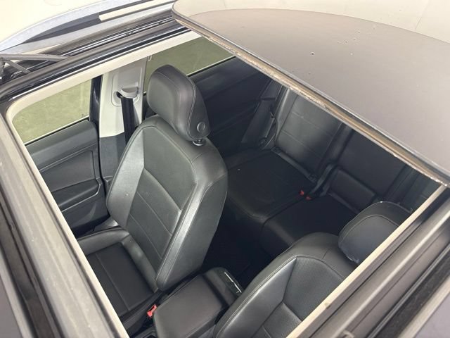 Used 2018 Volkswagen Tiguan SEL AWD/4WD image 27