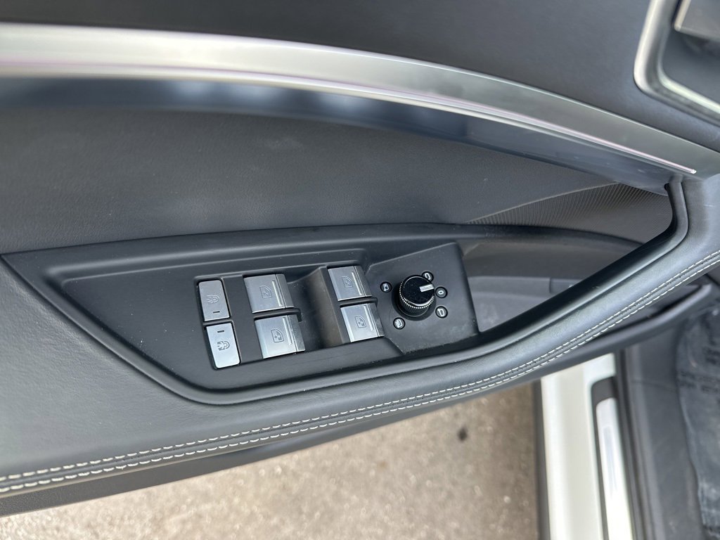 Used 2024 Audi Q8 e-tron Prestige image 24