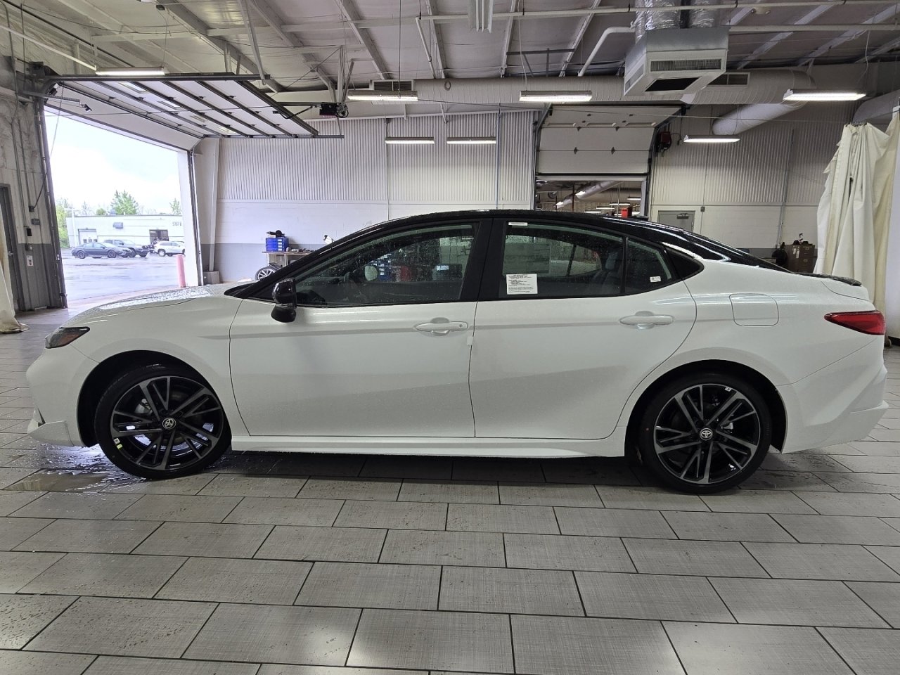 New 2026 Toyota Camry Hybrid FWD image 14