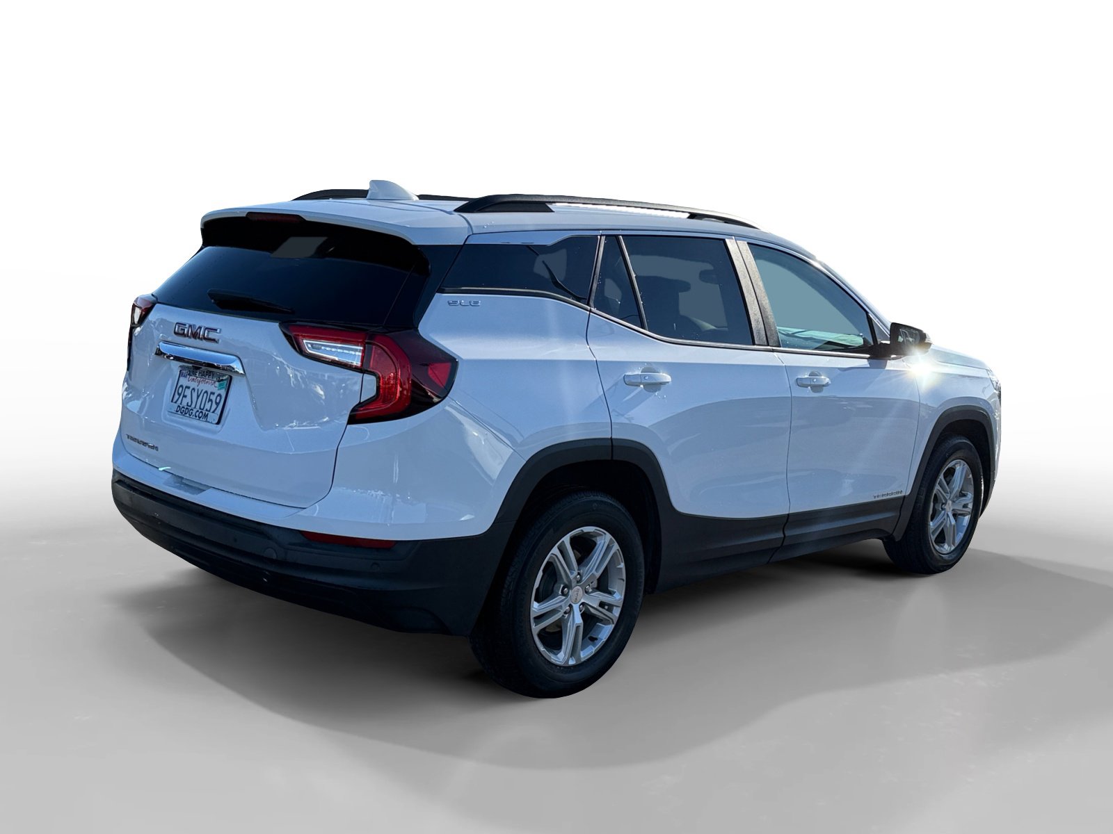 Used 2023 GMC Terrain SLE w/ Driver Convenience Package image 5