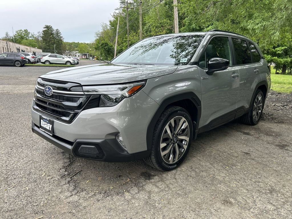 Certified 2025 Subaru Forester Touring w/ Touring Package AWD/4WD image 4