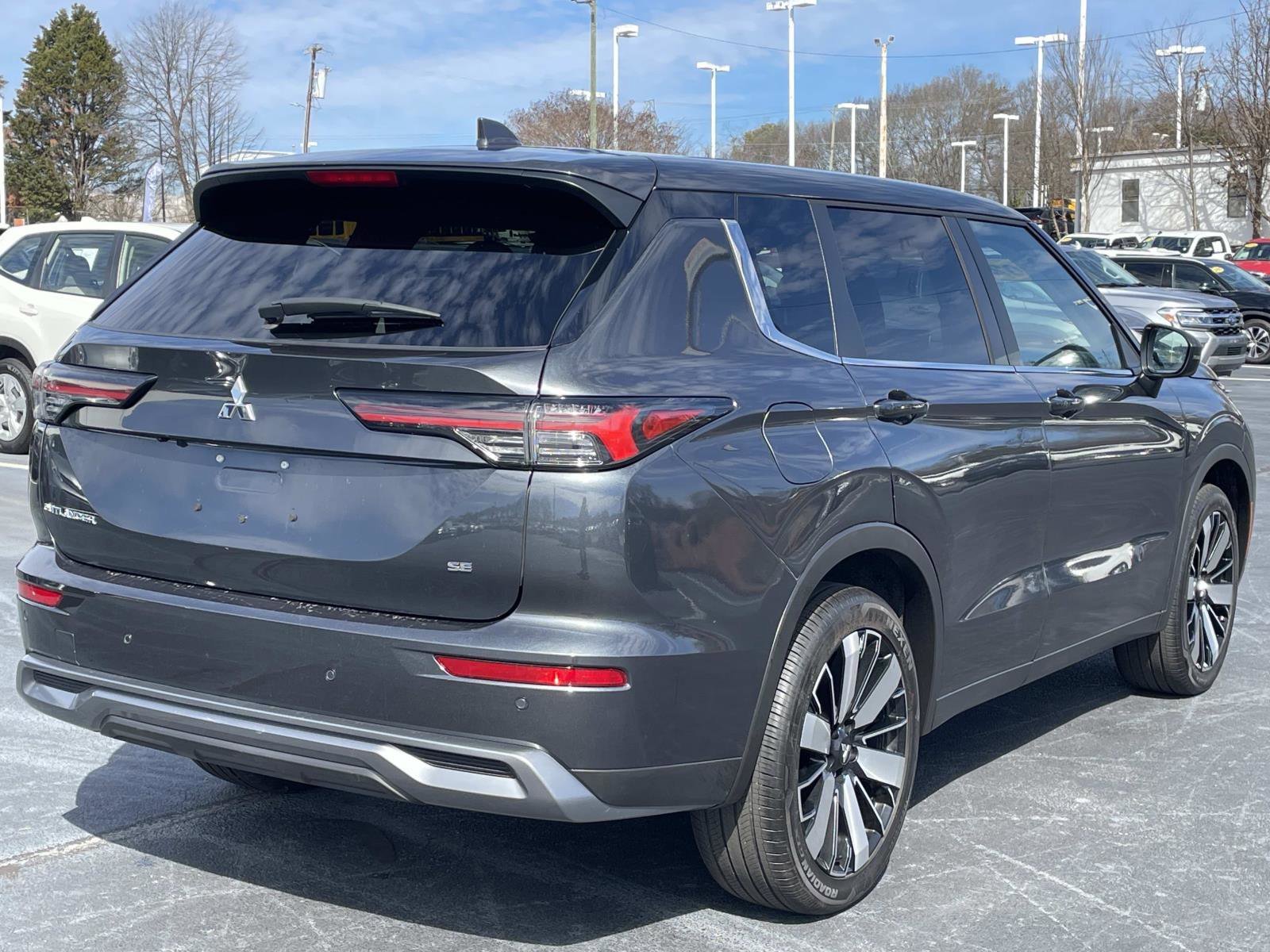 Used 2025 Mitsubishi Outlander SE FWD image 7
