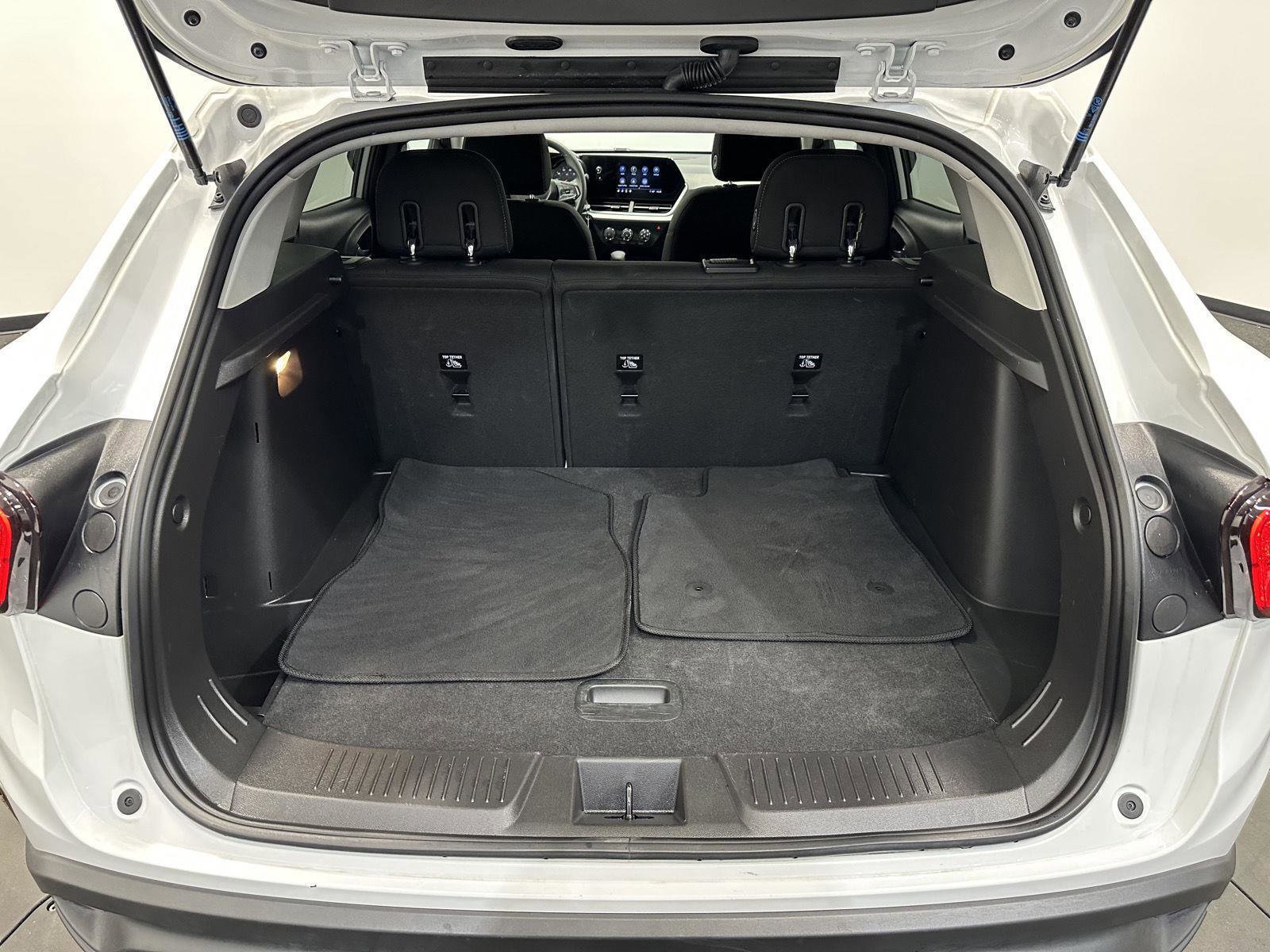 Used 2025 Chevrolet Trax LS FWD image 27