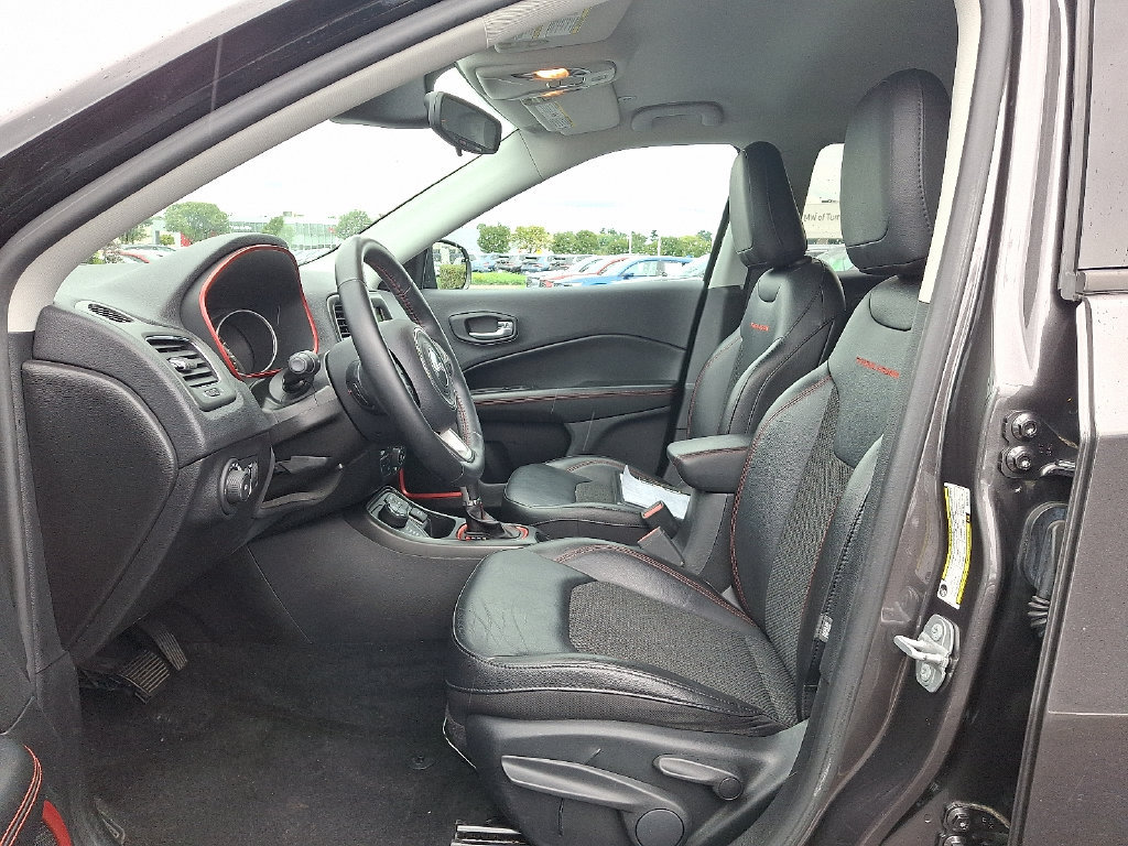 Used 2019 Jeep Compass Trailhawk w/ Cold Weather Group AWD/4WD image 14