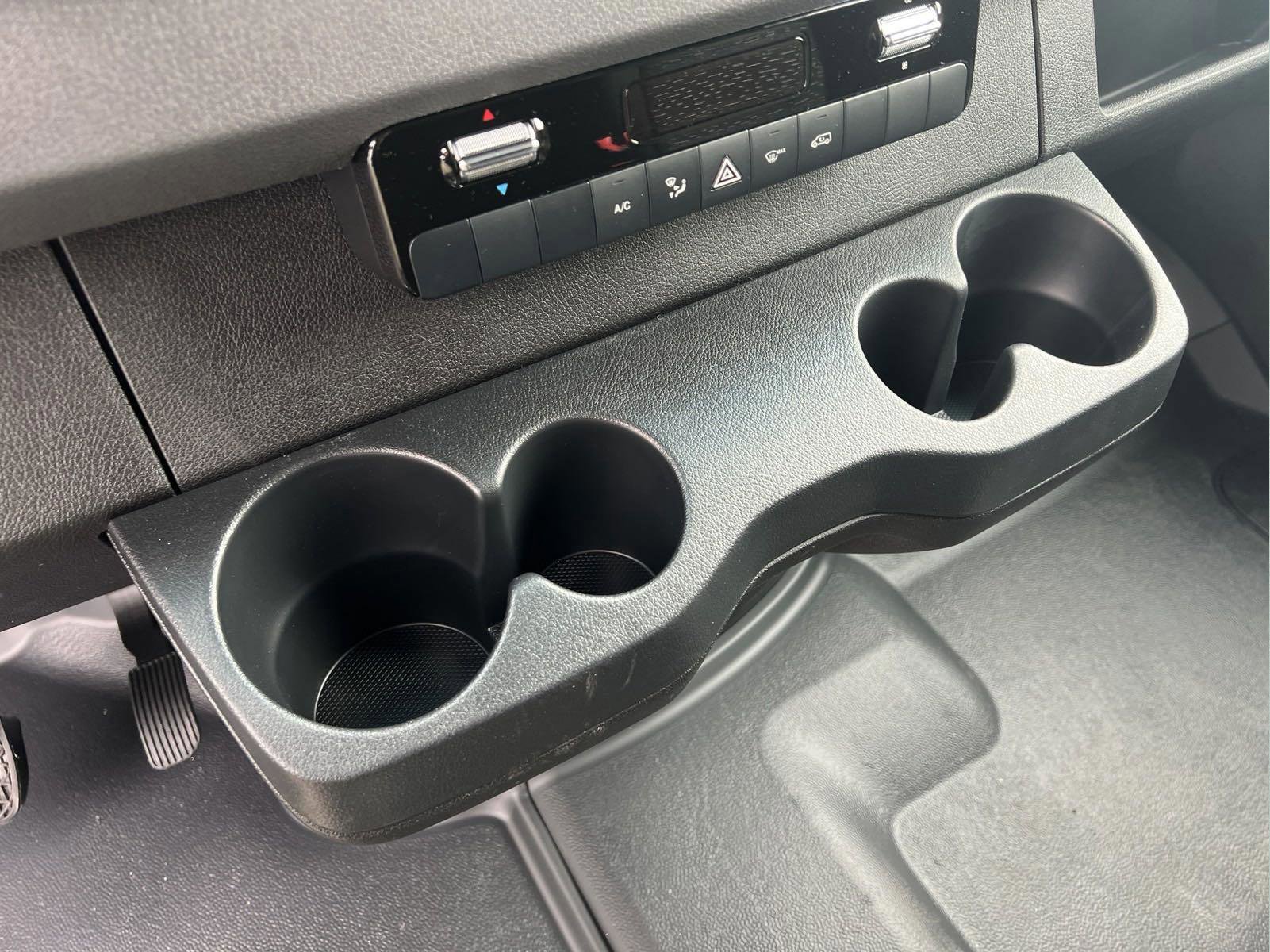 Used 2024 Mercedes-Benz Sprinter 2500 image 37