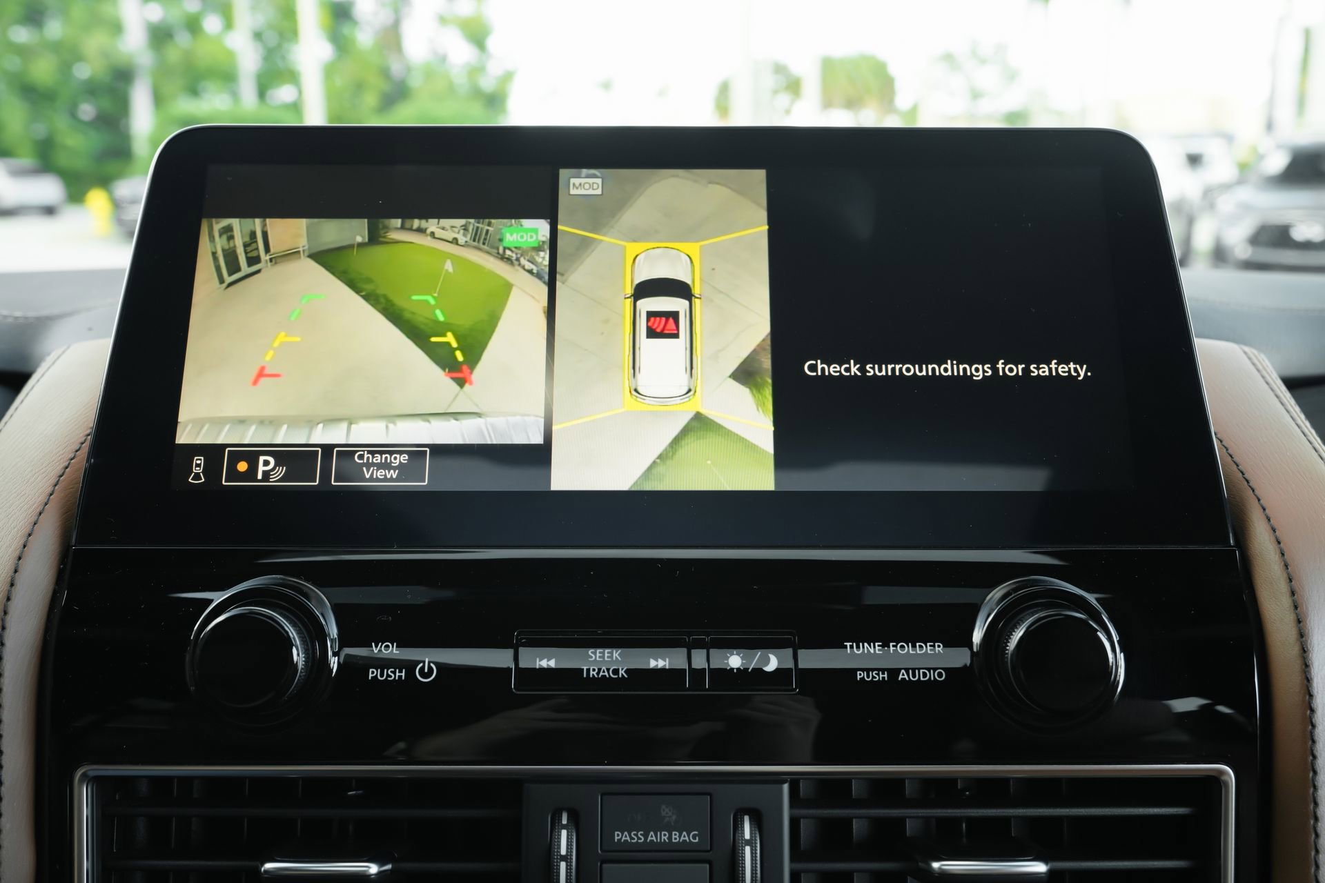 Used 2024 INFINITI QX80 Sensory image 14