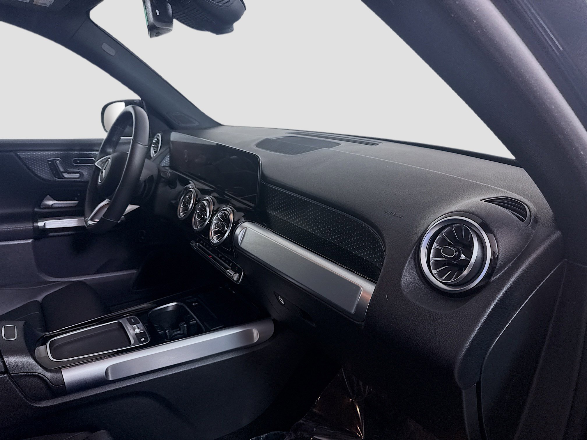 Used 2024 Mercedes-Benz EQB 300 4MATIC image 30