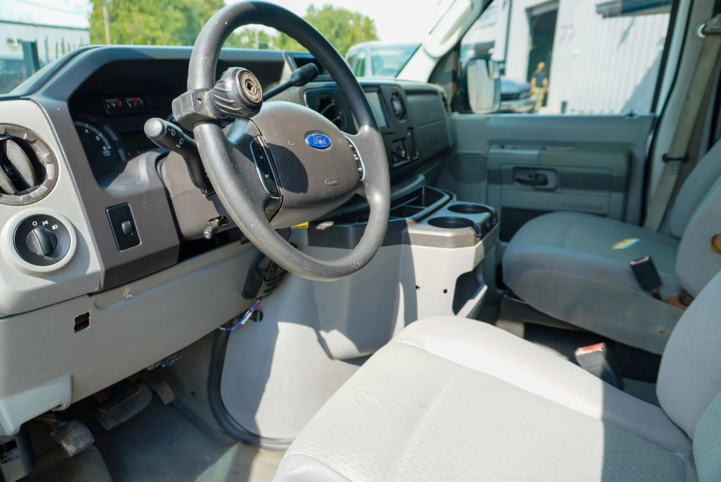 Used 2011 Ford E-350 and Econoline 350 XLT image 15