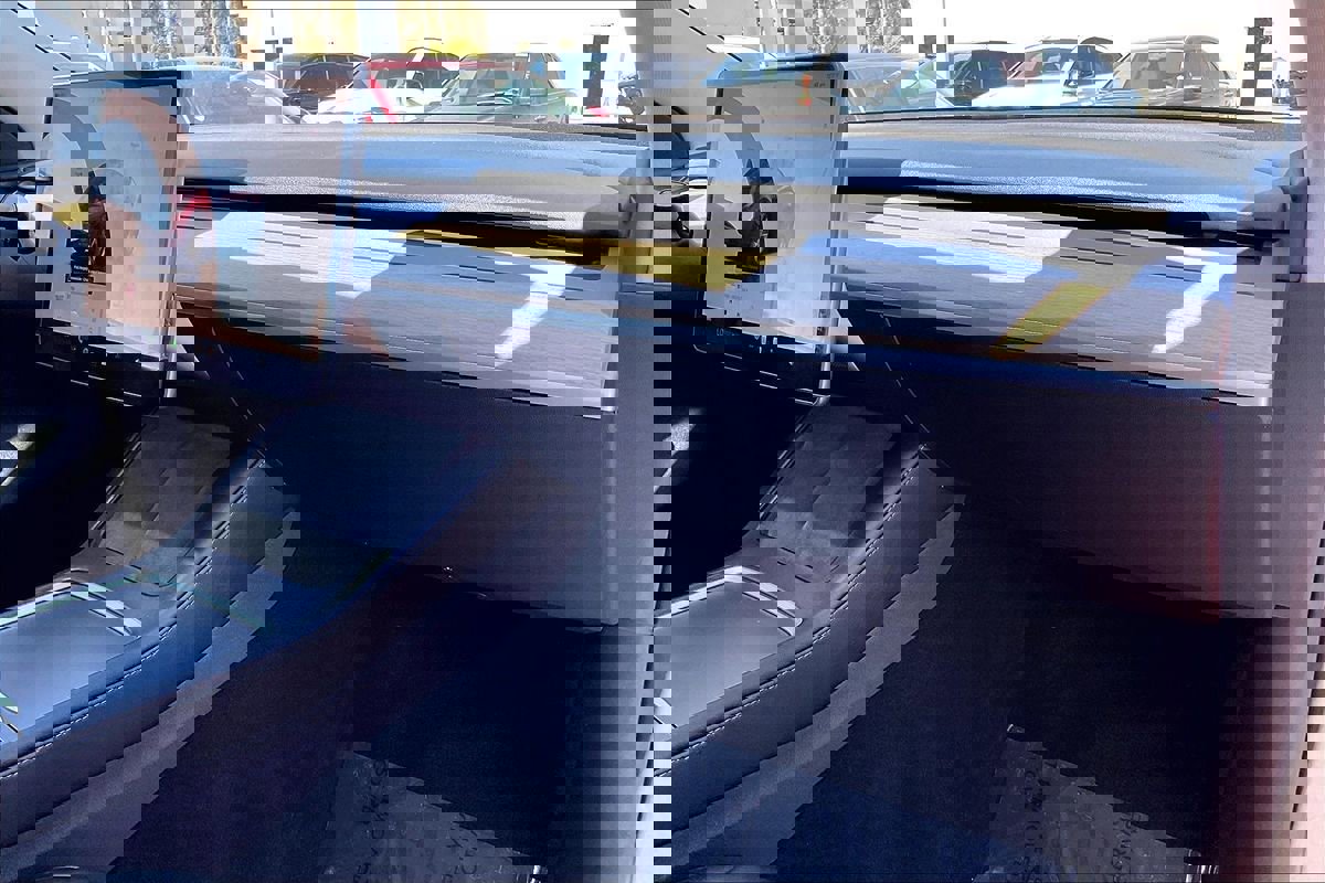 Used 2022 Tesla Model Y Long Range image 14