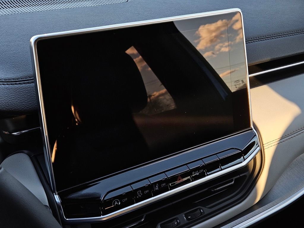 New 2026 Jeep Compass Limited w/ Sun, Sound & Navigation Group AWD/4WD image 17