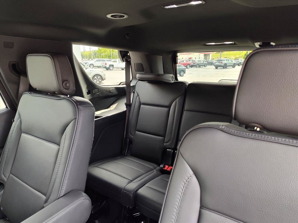 Used 2025 GMC Yukon Denali AWD/4WD image 14