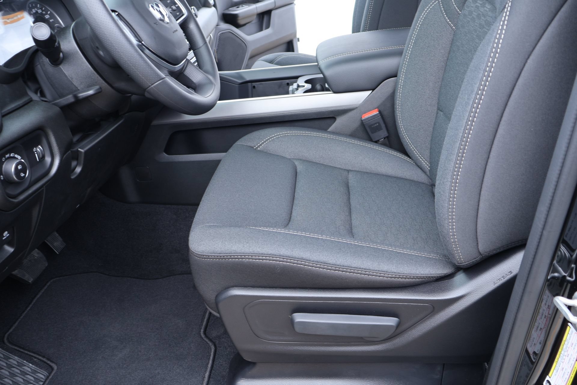 New 2026 RAM 1500 Express AWD/4WD image 10