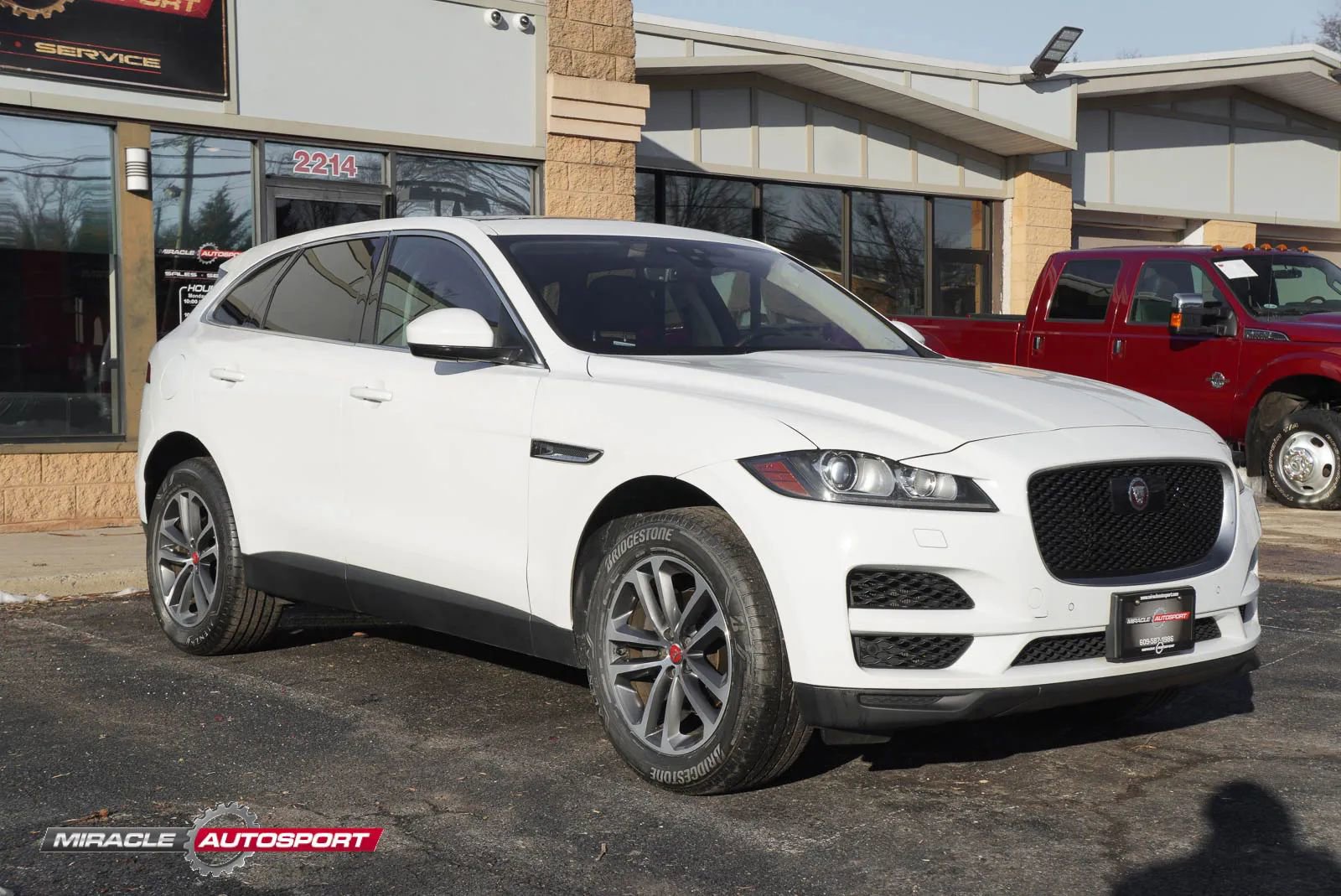 Used 2019 Jaguar F-PACE Premium image 9