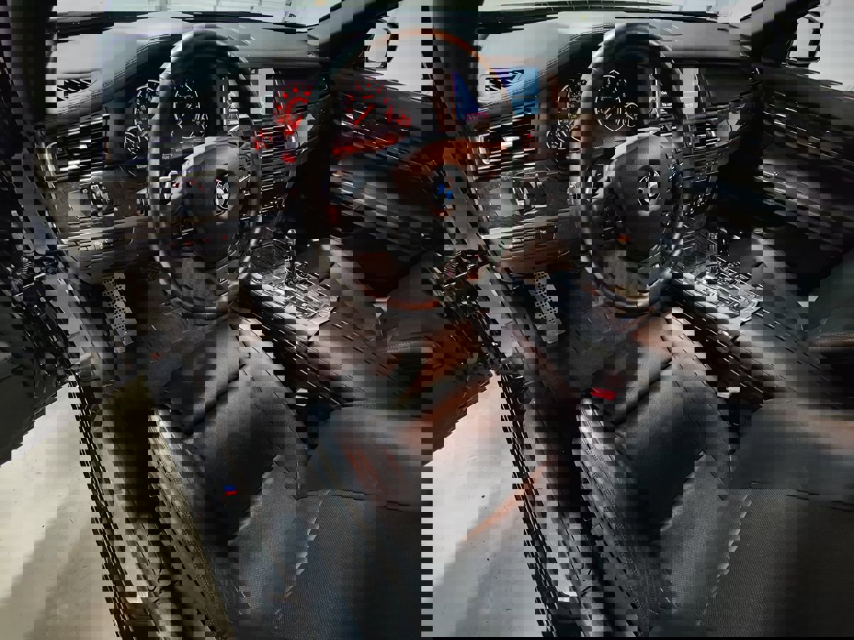 Used 2013 BMW 750Li xDrive image 25