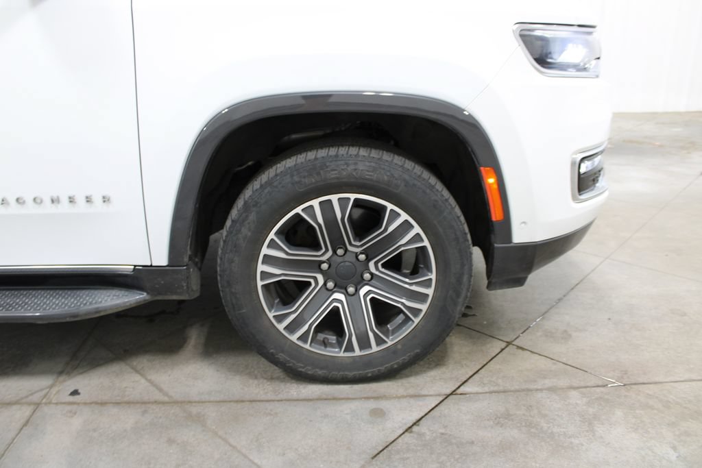 Used 2022 Jeep Wagoneer Series III w/ Flexible Seating Group AWD/4WD image 43