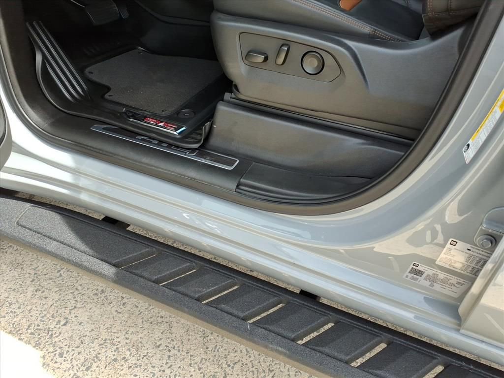 Used 2025 GMC Sierra 1500 AT4 w/ AT4 Premium Package image 18