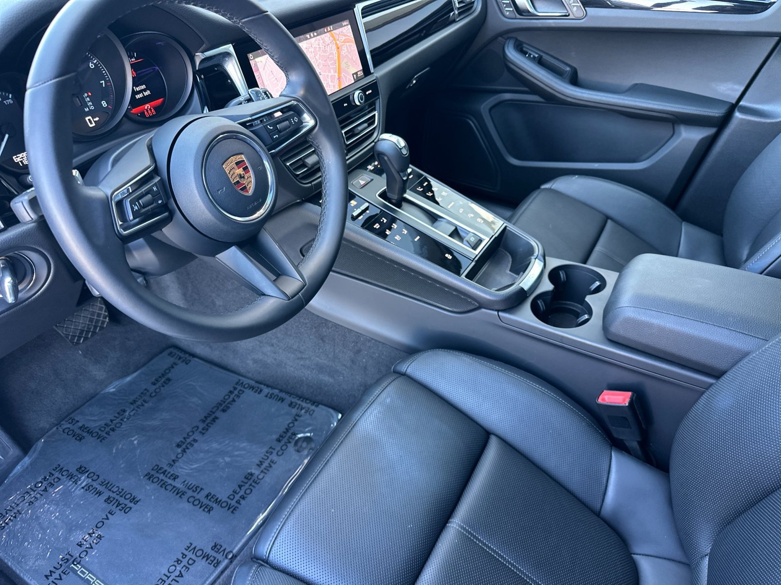 Certified 2026 Porsche Macan AWD/4WD image 5