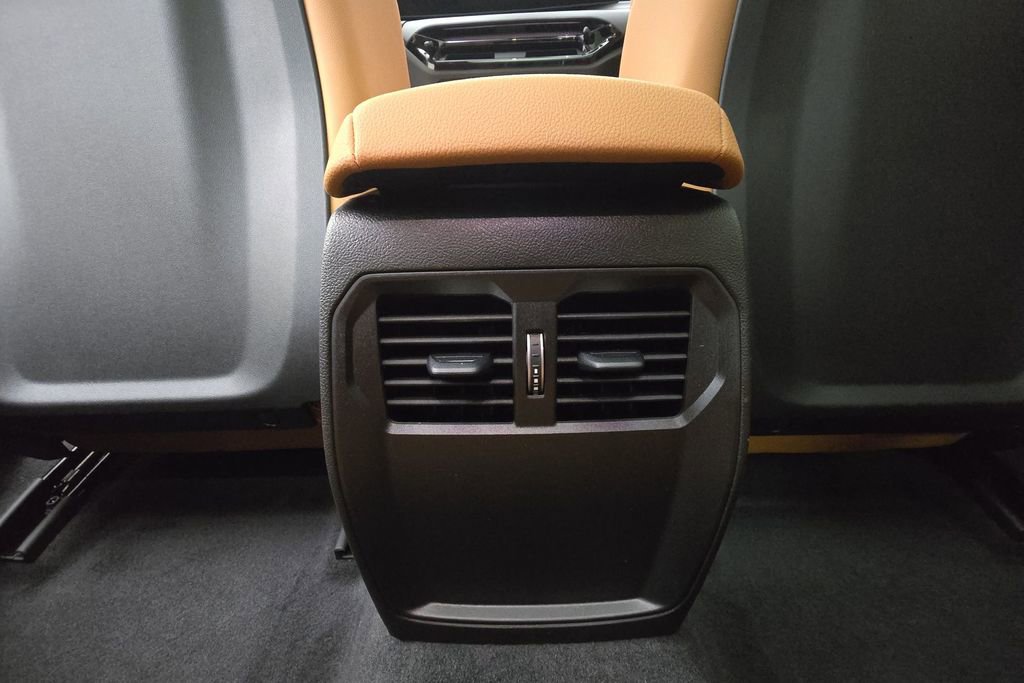 Used 2025 BMW 230i xDrive Coupe w/ Convenience Package image 25