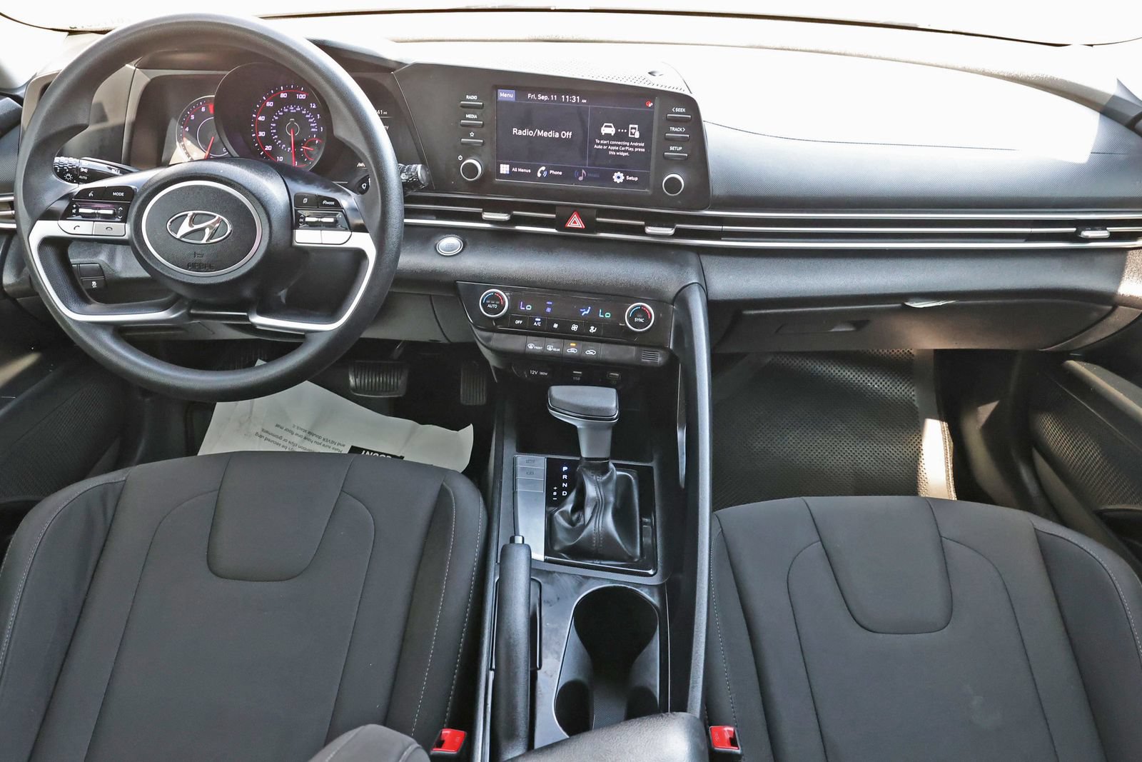 Used 2023 Hyundai Elantra SEL w/ Cargo Package FWD image 2