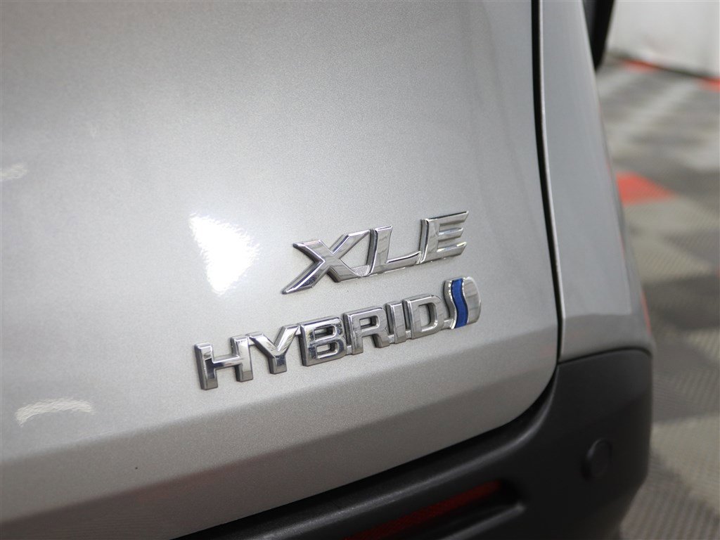 Used 2023 Toyota Sienna XLE image 9