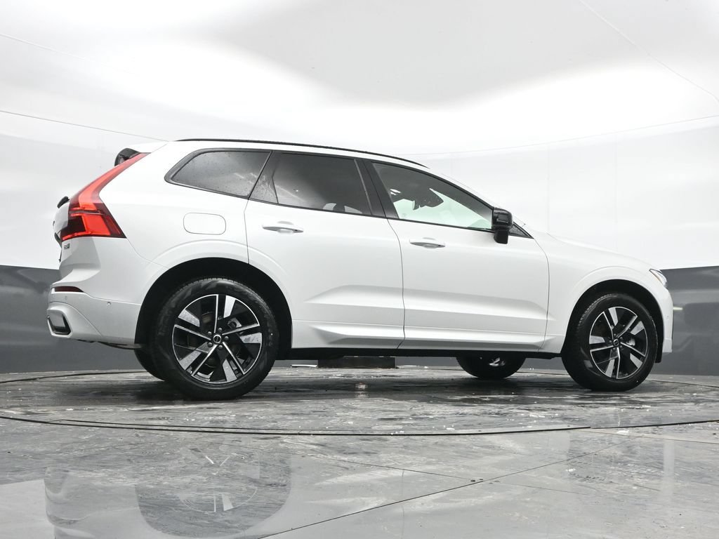 New 2026 Volvo XC60 B5 Plus w/ Protection Package Premier AWD/4WD image 38