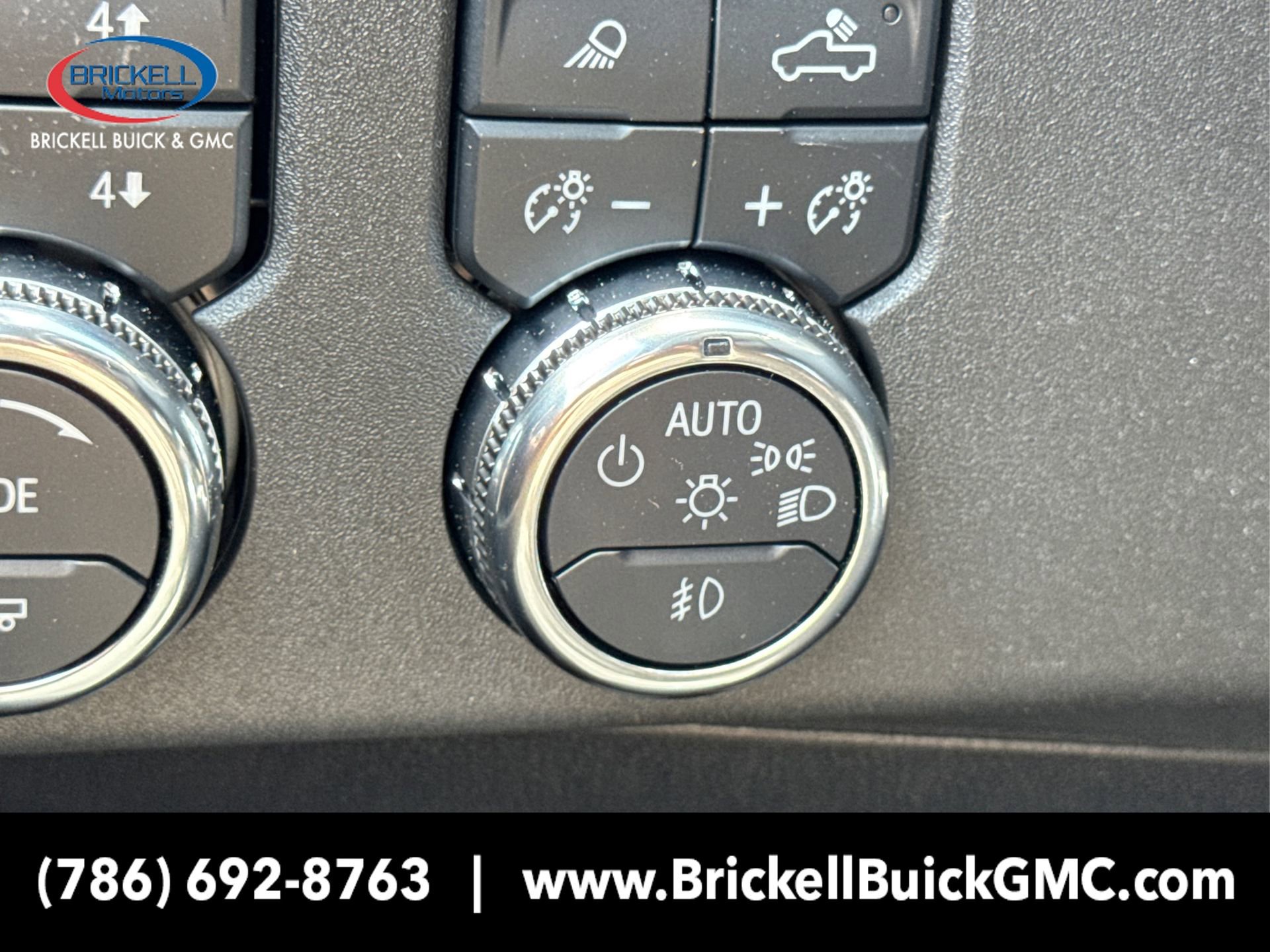 New 2025 GMC Sierra 3500 SLT w/ SLT Convenience Package image 21