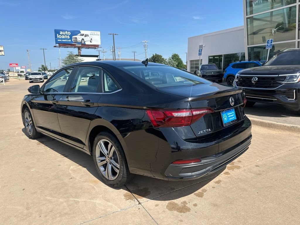 Used 2024 Volkswagen Jetta SE w/ Panoramic Sunroof Package FWD image 7