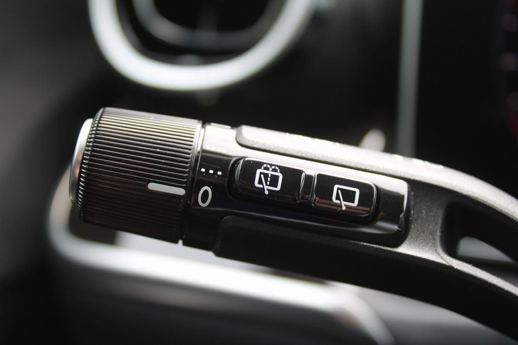 Used 2025 Mercedes-Benz GLC 350e image 30