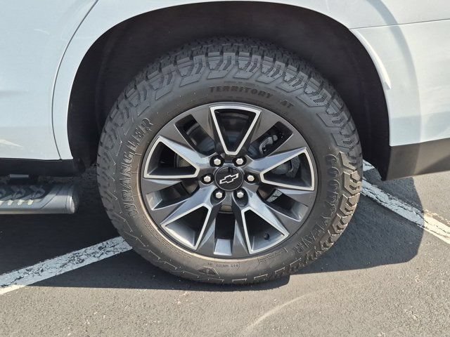 Used 2023 Chevrolet Tahoe Z71 w/ Luxury Package AWD/4WD image 8