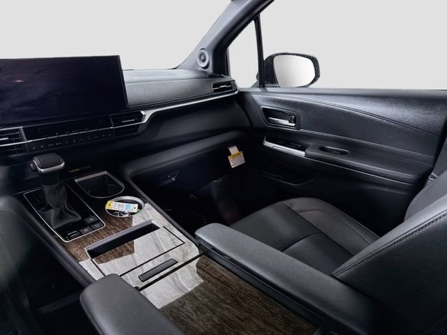 Certified 2026 Toyota Sienna Limited FWD image 25