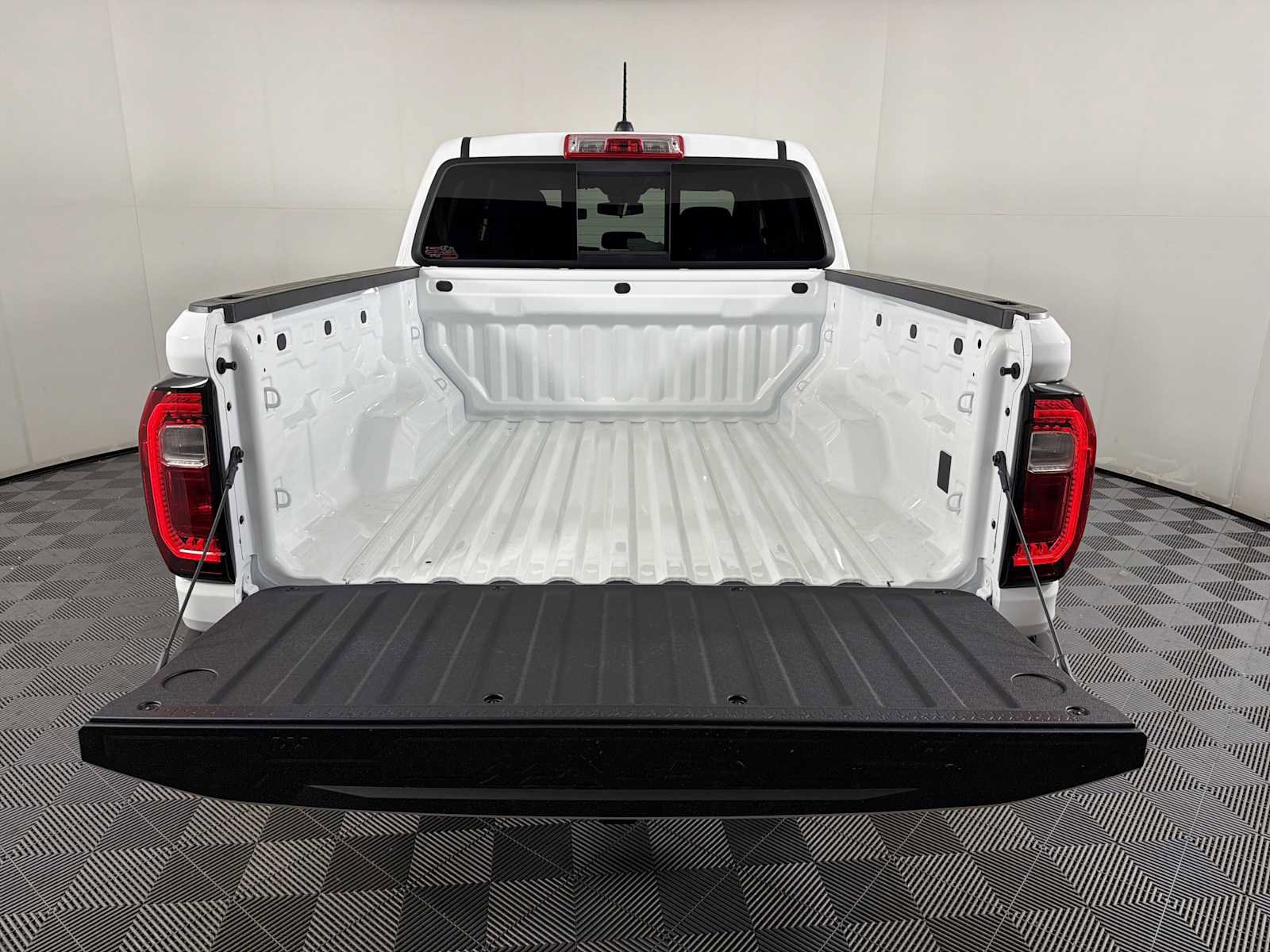 New 2026 GMC Canyon Elevation image 16