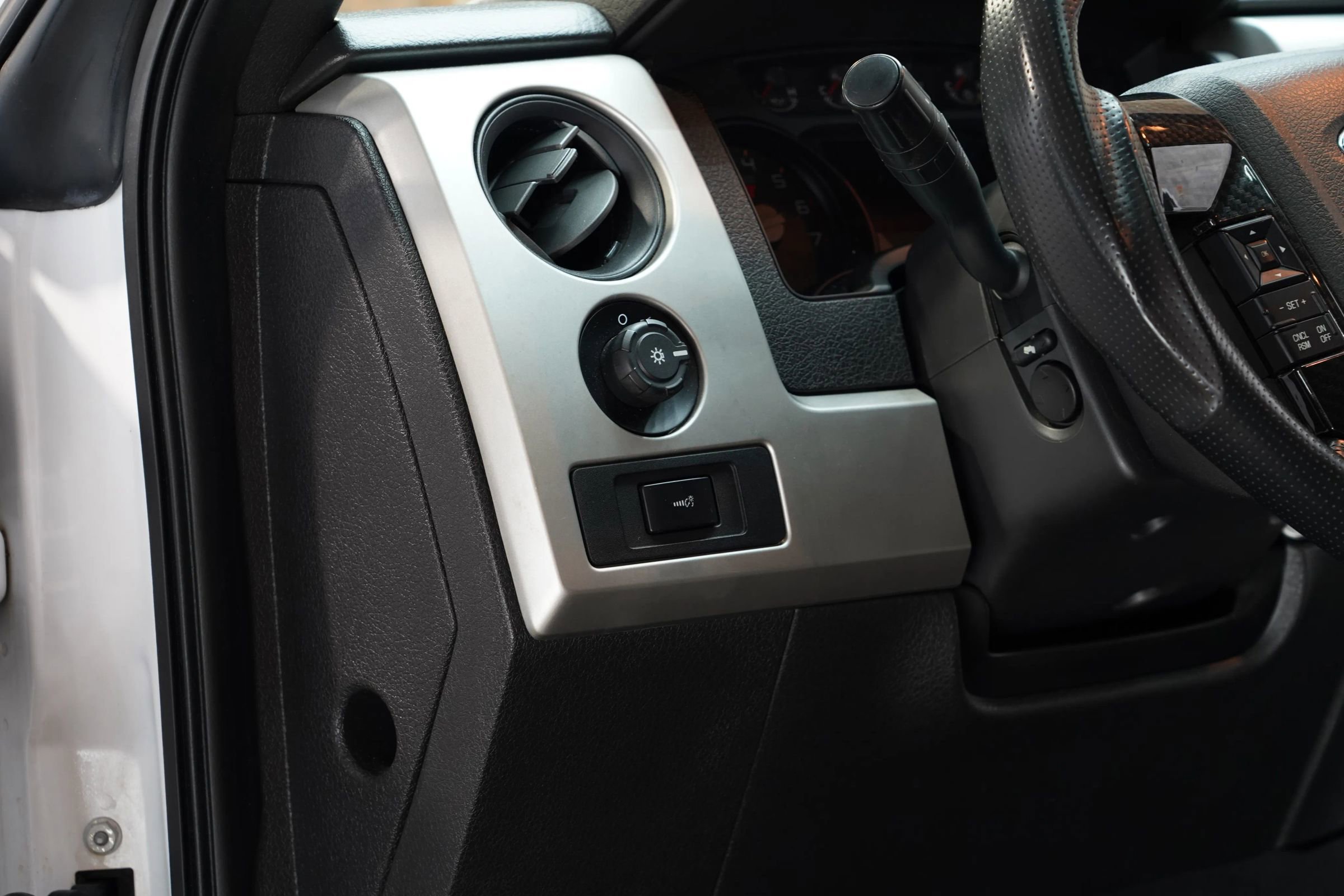 Used 2014 Ford F150 Raptor w/ Equipment Group 801A Luxury AWD/4WD image 37