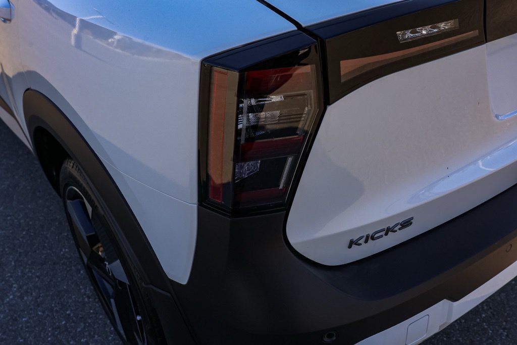 New 2026 Nissan Kicks SR FWD image 8