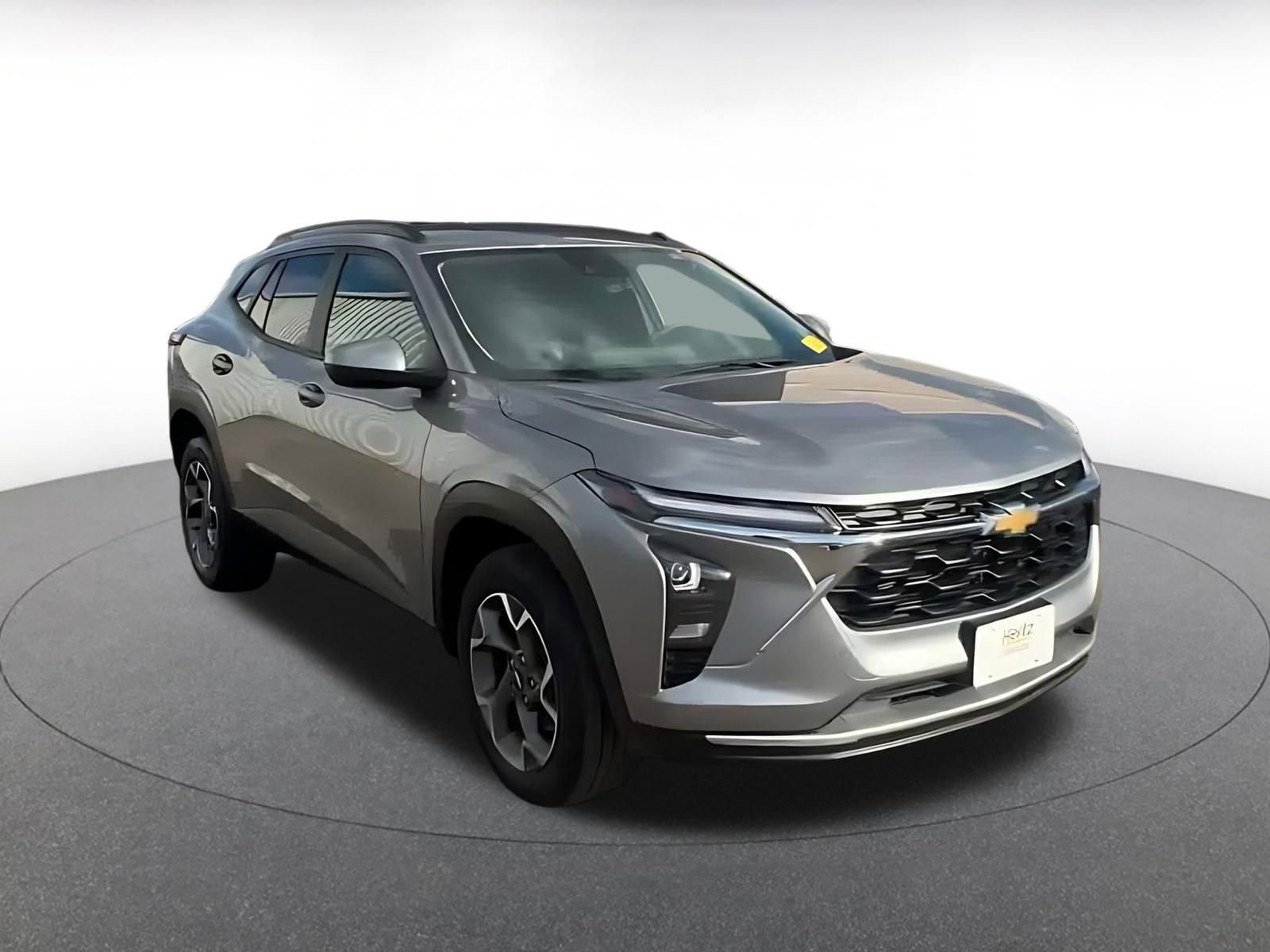 Used 2025 Chevrolet Trax LT FWD image 3