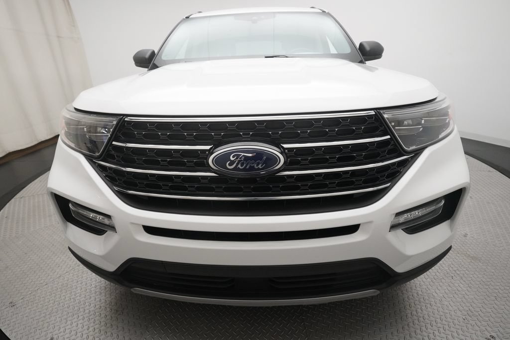 Used 2021 Ford Explorer XLT w/ Equipment Group 202A AWD/4WD image 23