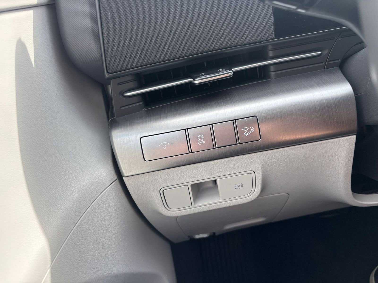 Used 2025 Hyundai Kona SEL image 35