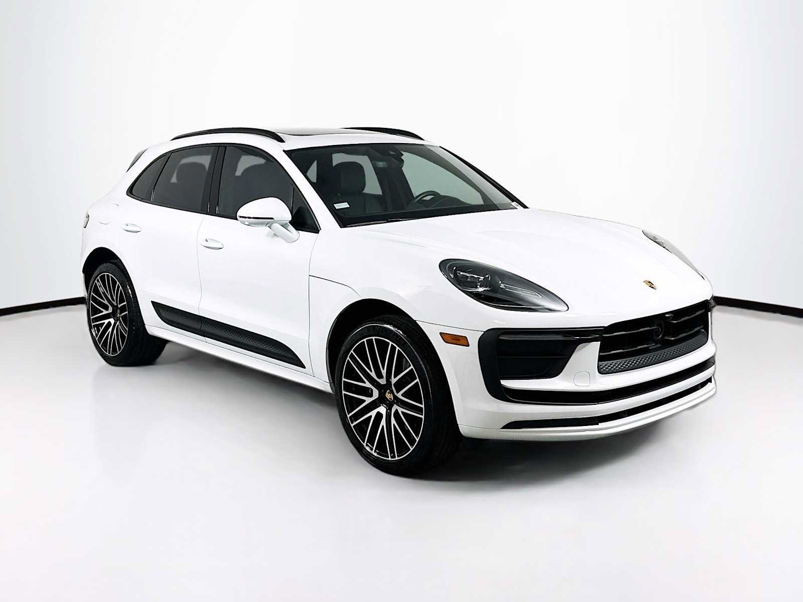 Certified 2026 Porsche Macan AWD/4WD image 7