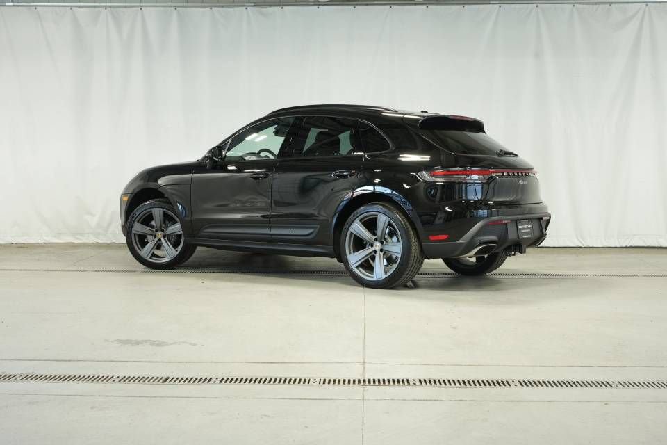 Certified 2026 Porsche Macan AWD/4WD image 3