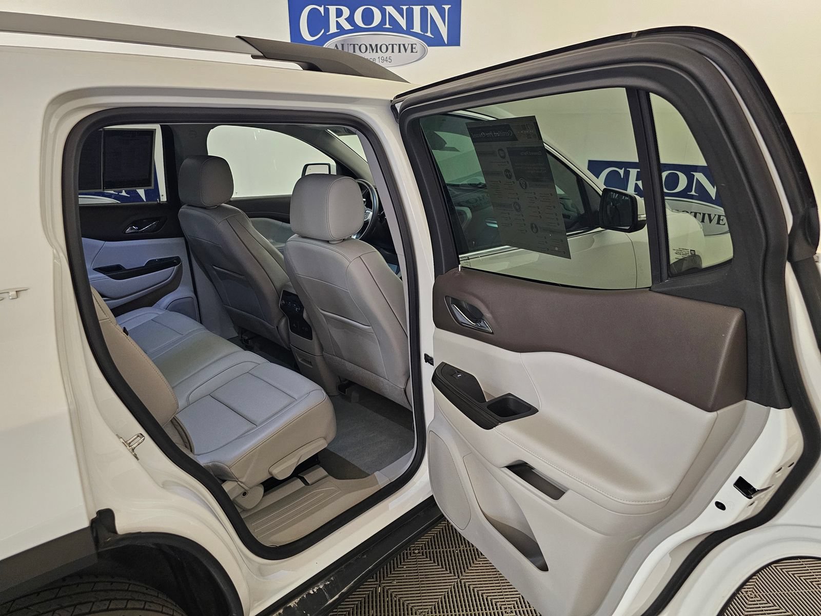 Used 2023 GMC Acadia SLT AWD/4WD image 23