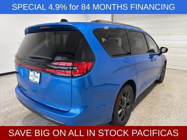 New 2026 Chrysler Pacifica Select w/ S Appearance Package image 3