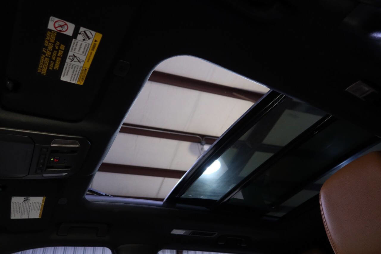 Used 2024 Toyota Highlander Platinum image 25