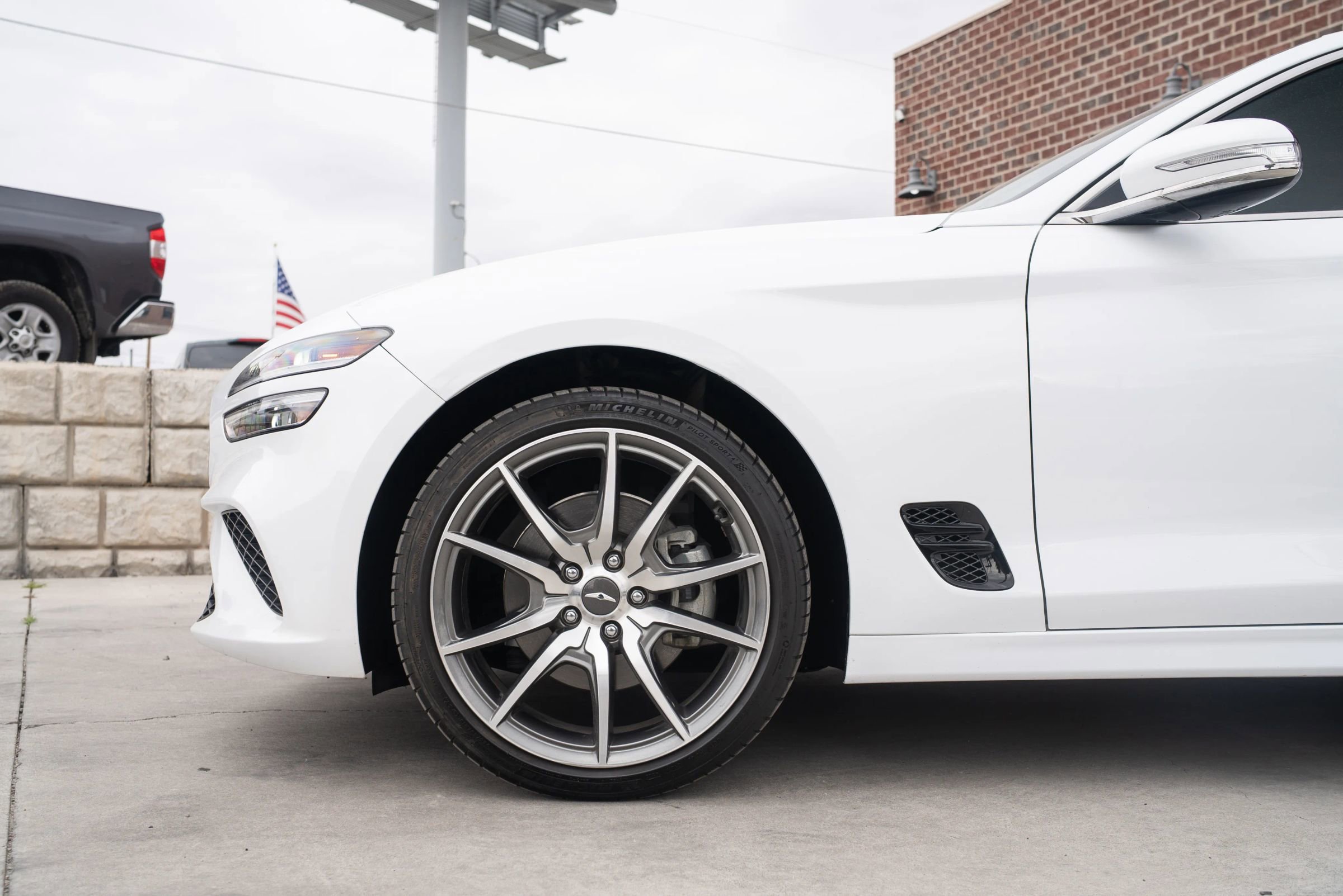 Used 2023 Genesis G70 2.0T image 4