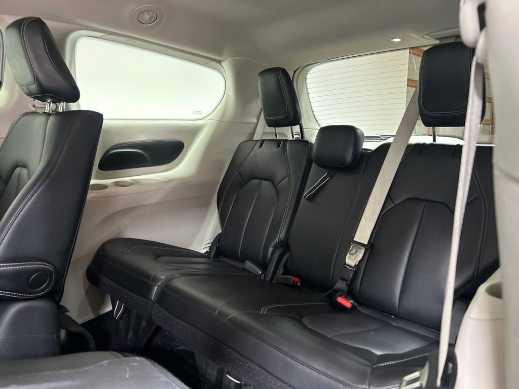 Certified 2023 Chrysler Pacifica Touring-L FWD image 42