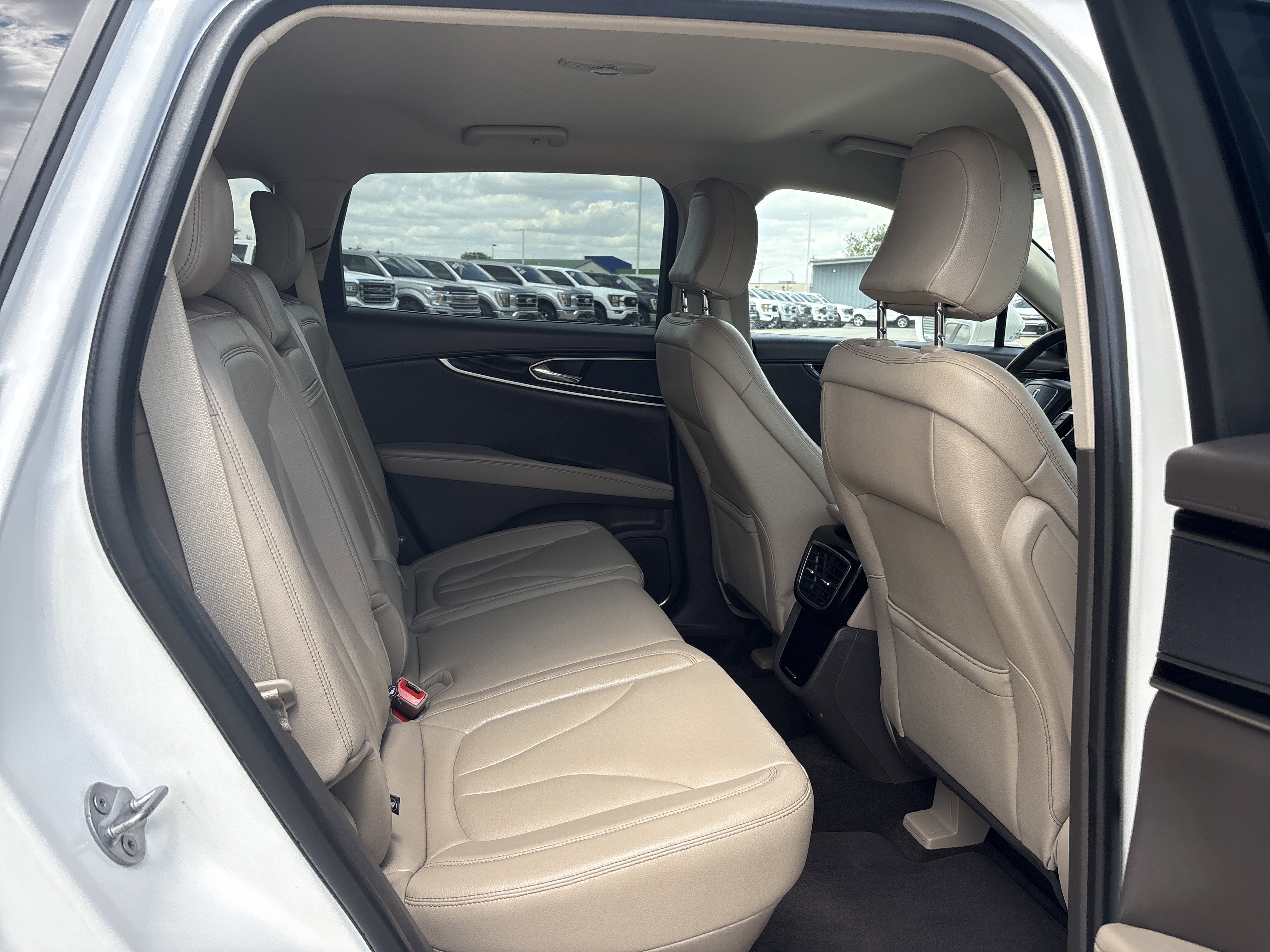 Used 2023 Lincoln Nautilus AWD w/ Premium Package image 7