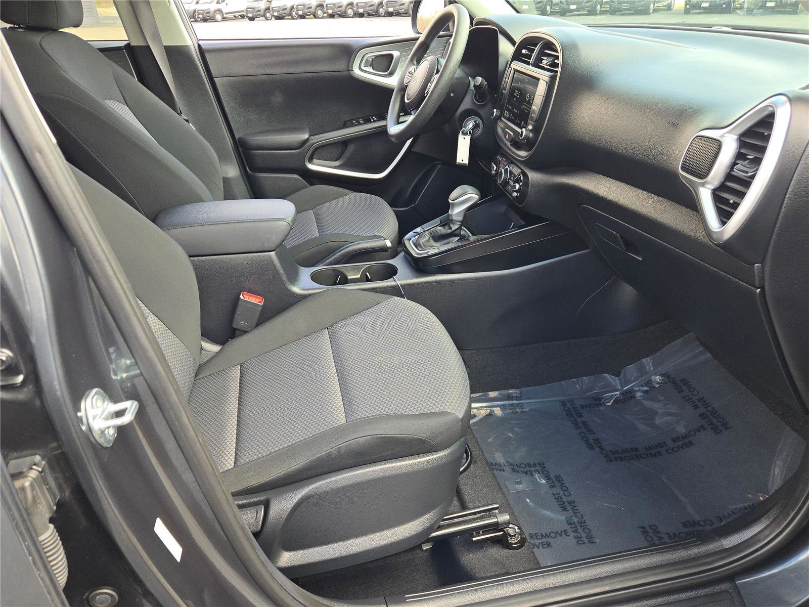 Used 2025 Kia Soul LX w/ LX Technology Package image 7